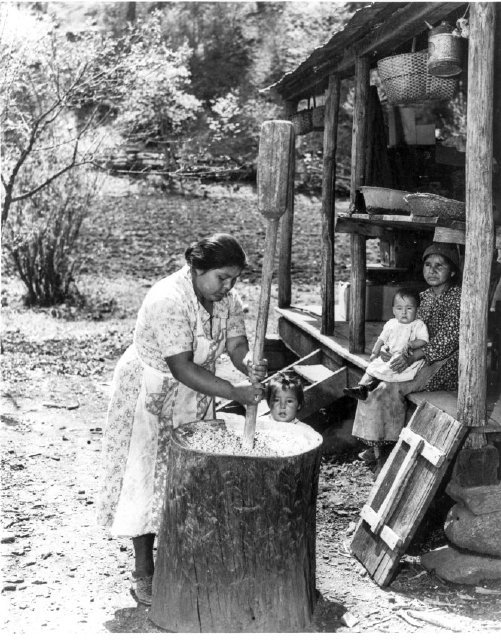 Mary Wolfe and Lizzie Tooni